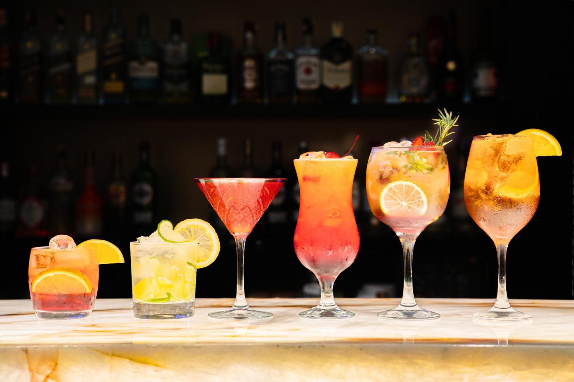 Melia Paulista Hotel São Paulo Luaran gambar A selection of cocktails